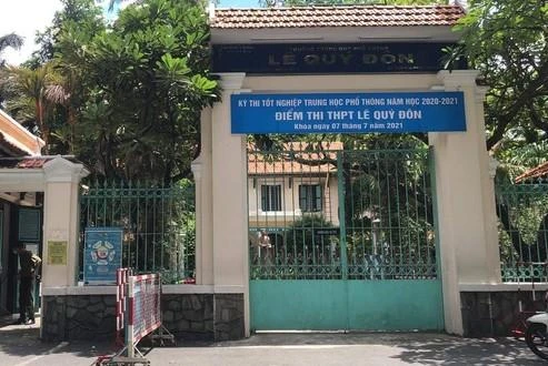 Đang làm bài thi thì ngất xỉu, bạn thí sinh test luôn ra dương tính COVID-19