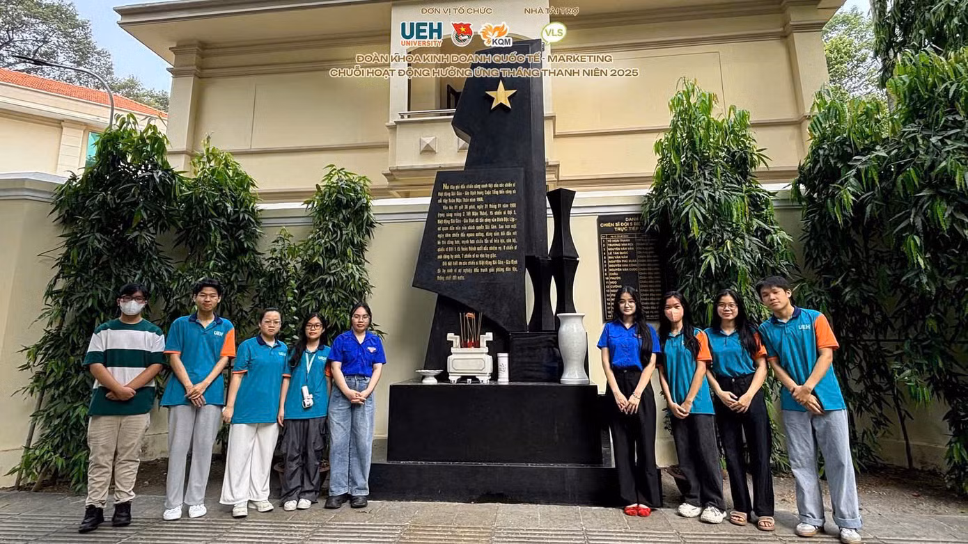 b869749ec7fe28441db3.jpg