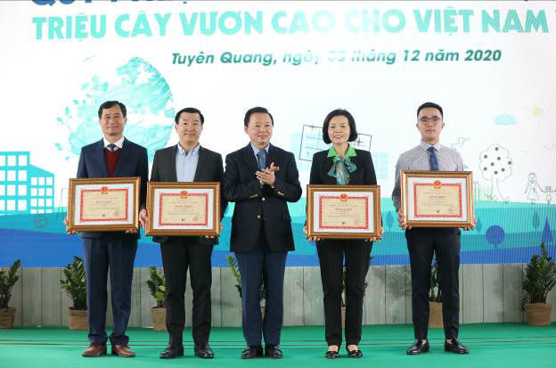 b869ff920dc1678dc748.jpg