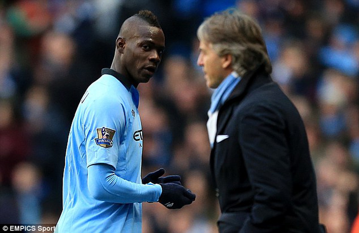 Mancini "cảnh cáo nặng" Balotelli: Đừng có mà chơi trò!