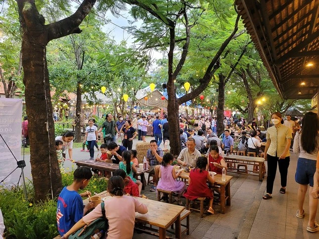 Lễ hội ẩm thực Sài Gòn: 600 món ngon 3 miền "đổ bộ" Văn Thánh từ 27-30/3, check-in sống ảo cực chill