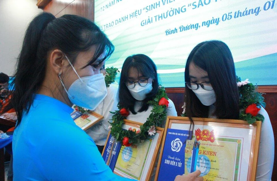 Hội Sinh viên Bình Dương vinh danh hội sinh viên 'xịn sò' nhất năm 2021