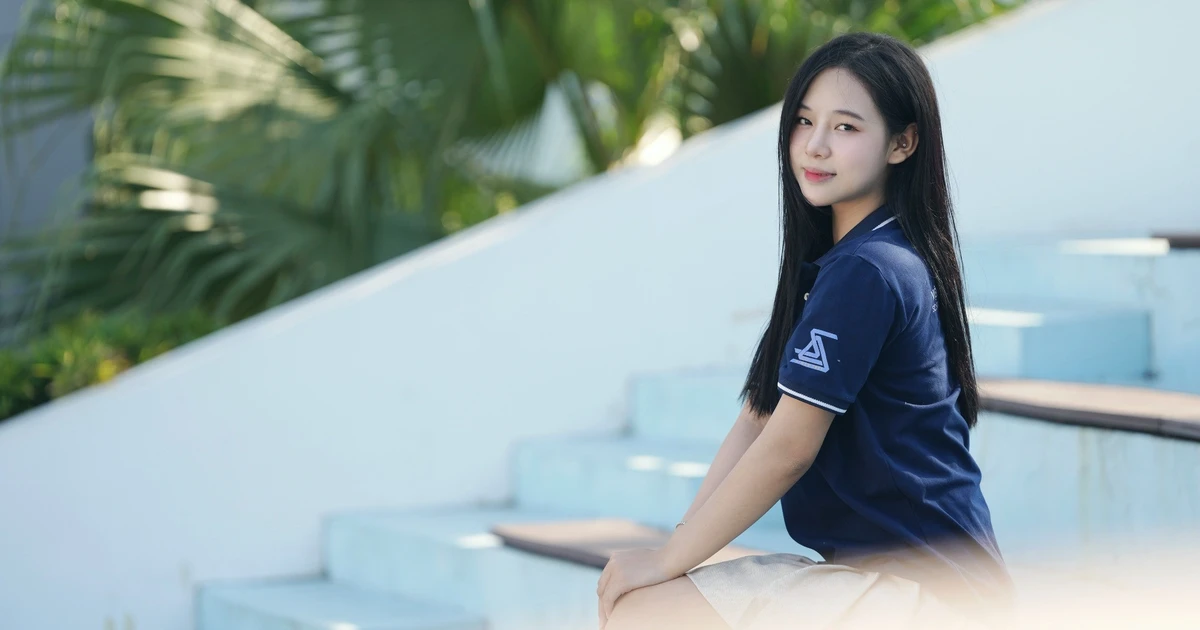 Nữ sinh NEU năng động, cháy hết mình lan tỏa năng lượng tích cực như MC Khánh Vy