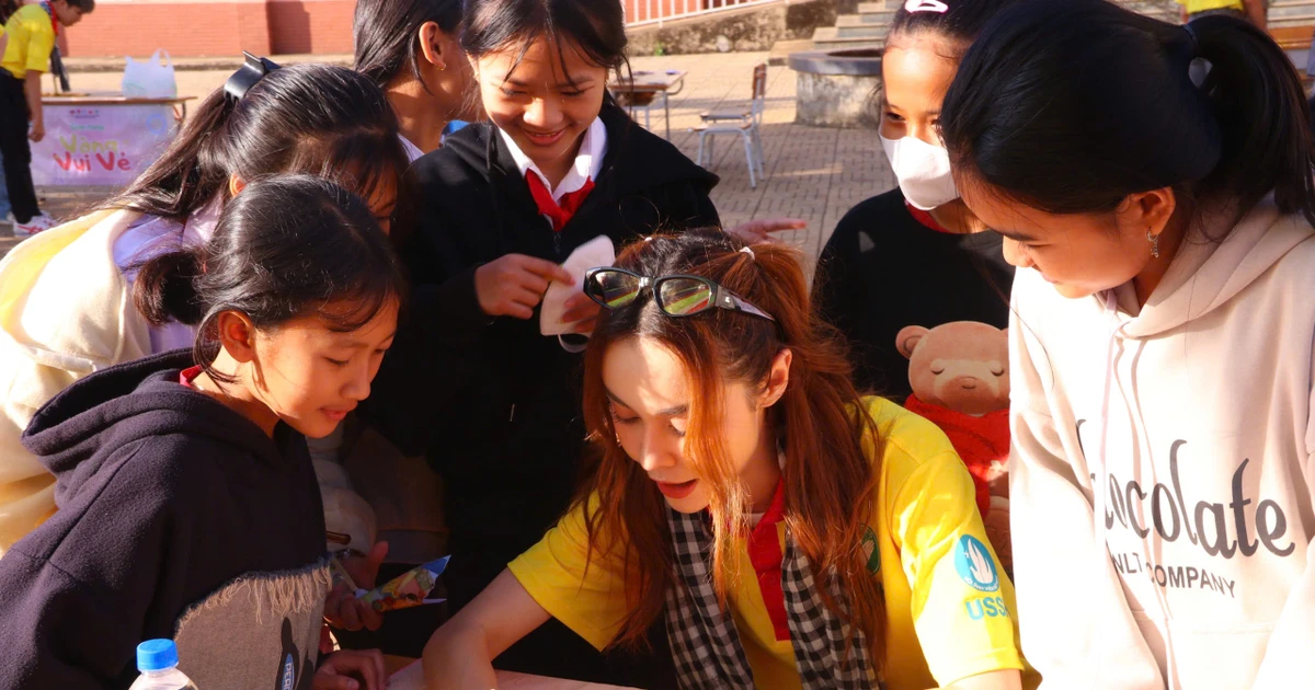 Mang không khí Tết ấm áp đến với các bạn nhỏ vùng Đăk Ơ, Bình Phước