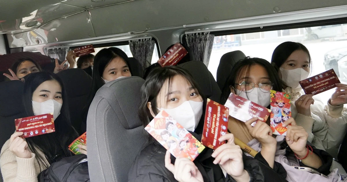 "Chuyến xe yêu thương 2025" - Chở hơi ấm Tết về với sinh viên khó khăn