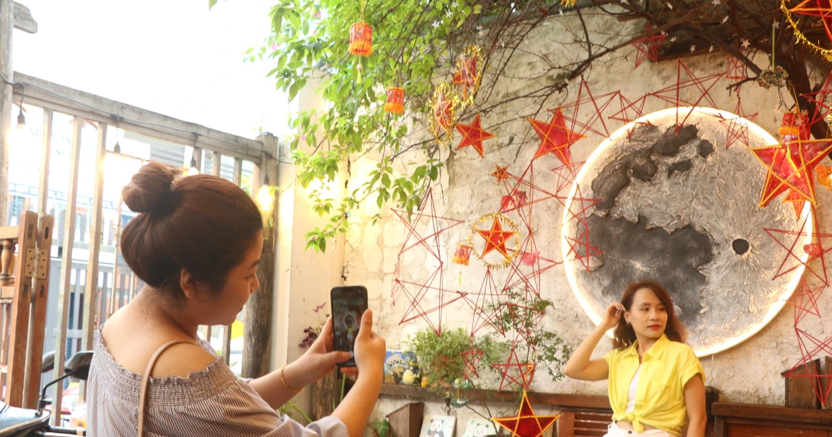 Chill hết nấc với những quán cà phê Trung Thu xinh xỉu ở Sài Gòn, giới trẻ check-in mỏi tay! ✨