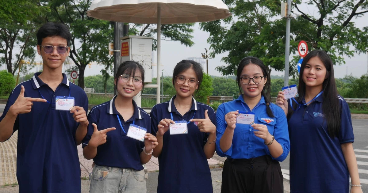 Sinh viên TP.HCM "cháy" hết mình tiếp sức mùa thi Đánh giá năng lực đợt 2
