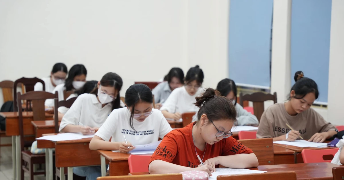Chuyện tuyển CLB khó như xin việc: Freshie năm nay đang khóc thét đây!