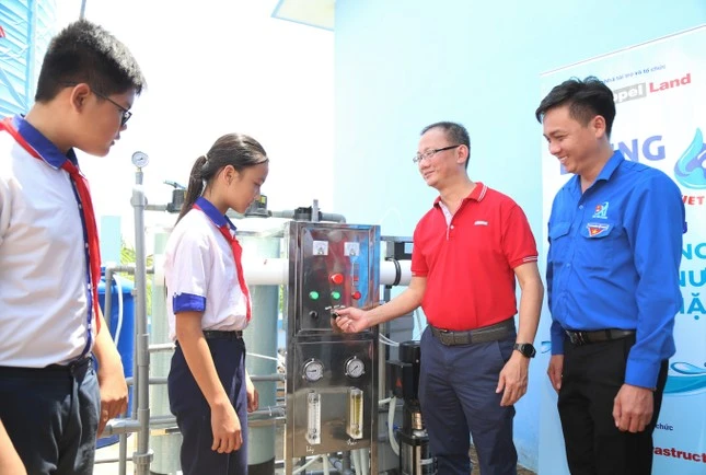 Trao tặng 2 hệ thống máy lọc nước cho bà con khó khăn tỉnh Tiền Giang - Nước sạch đến tay, mọi người cùng vui!