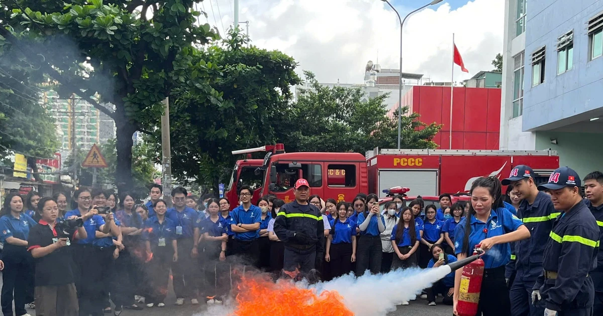 Trang bị skill PCCC xịn sò cho đoàn viên, sinh viên - Học là biết liền nha! ‍