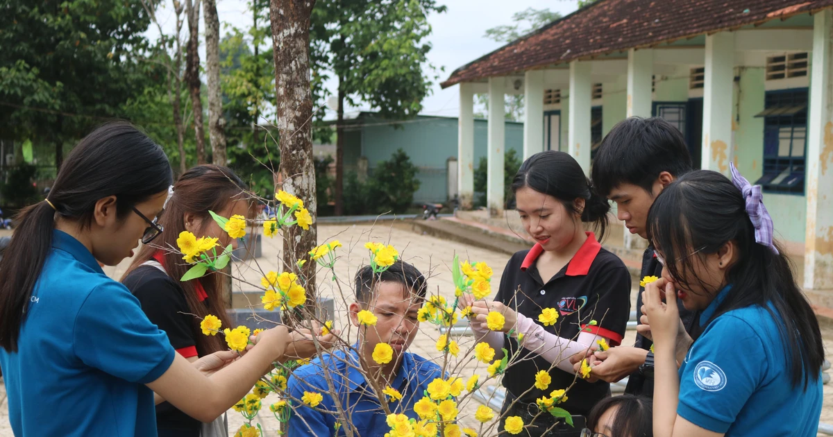 Mang không khí Tết đến vùng quê xa xôi - chuyến đi ý nghĩa của sinh viên Sài Gòn