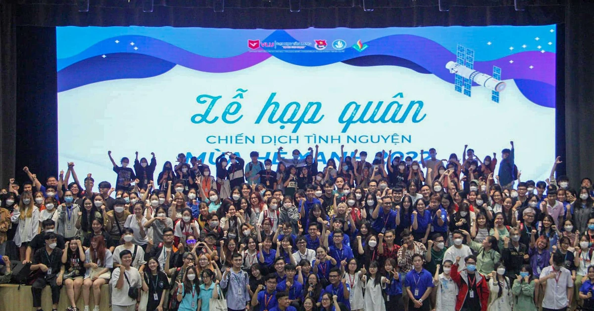 "Áo xanh tình nguyện" trường ĐH Văn Lang sôi nổi ra quân "Mùa Hè Xanh"