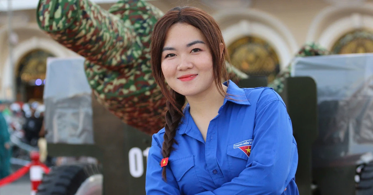 Giới trẻ Sài Gòn mê mẩn check-in cùng dàn pháo khủng tại bến Bạch Đằng