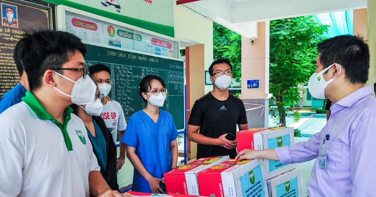 Sinh viên ĐH Y khoa Phạm Ngọc Thạch được đăng ký tiêm vắc xin để đi thực hành rồi nè