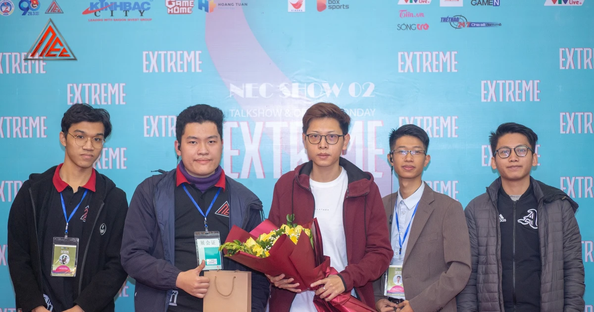 Toàn sao hạng A làng game đổ bộ ĐH Kinh tế Quốc dân, sinh viên được "mở mang tầm mắt" về eSports ✨