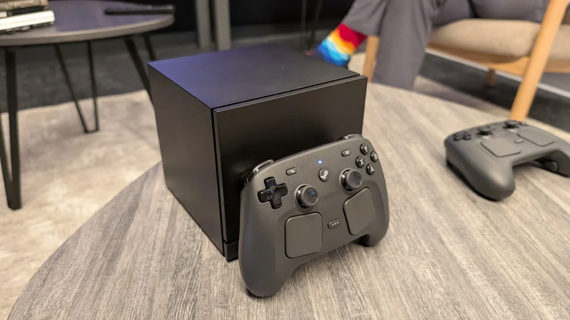 Valve ra mắt Steam Machine giá hơn 1.000 USD - Chiếc console PC Gaming xịn sò dành cho phòng khách