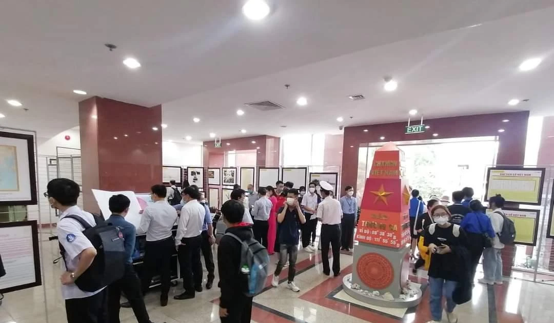 Gen Z check-in triển lãm biển đảo: Học sử mà vui như đi museum nước ngoài!