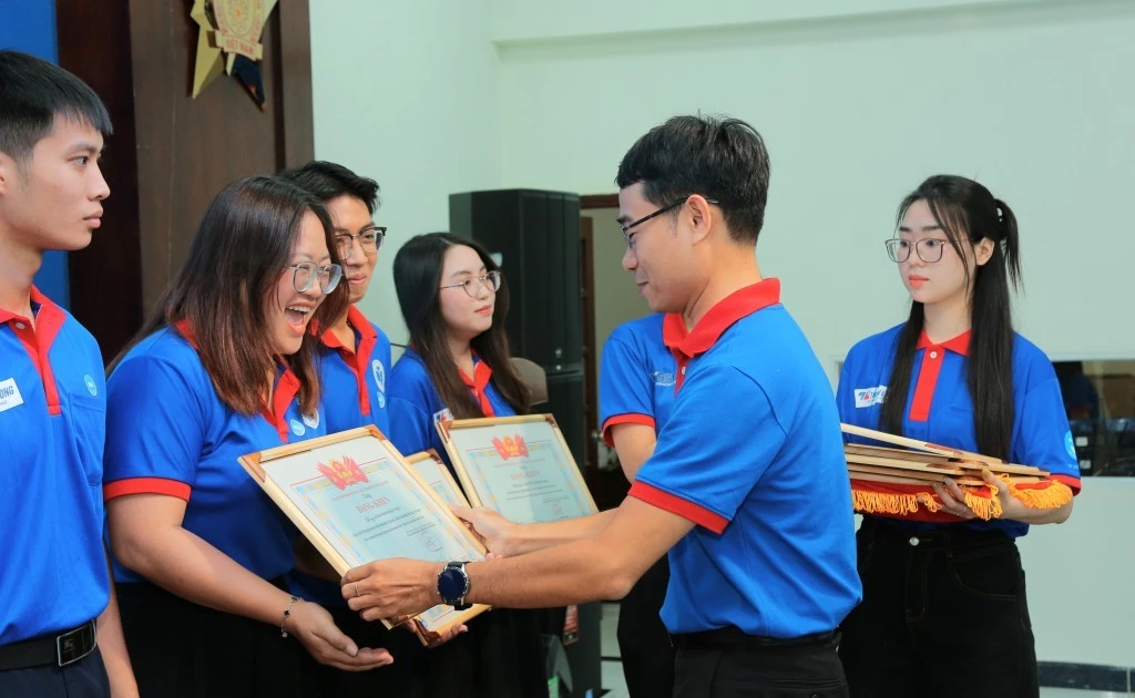 Hơn 3.000 sinh viên tình nguyện đã tham gia tiếp sức mùa thi tại TP. HCM