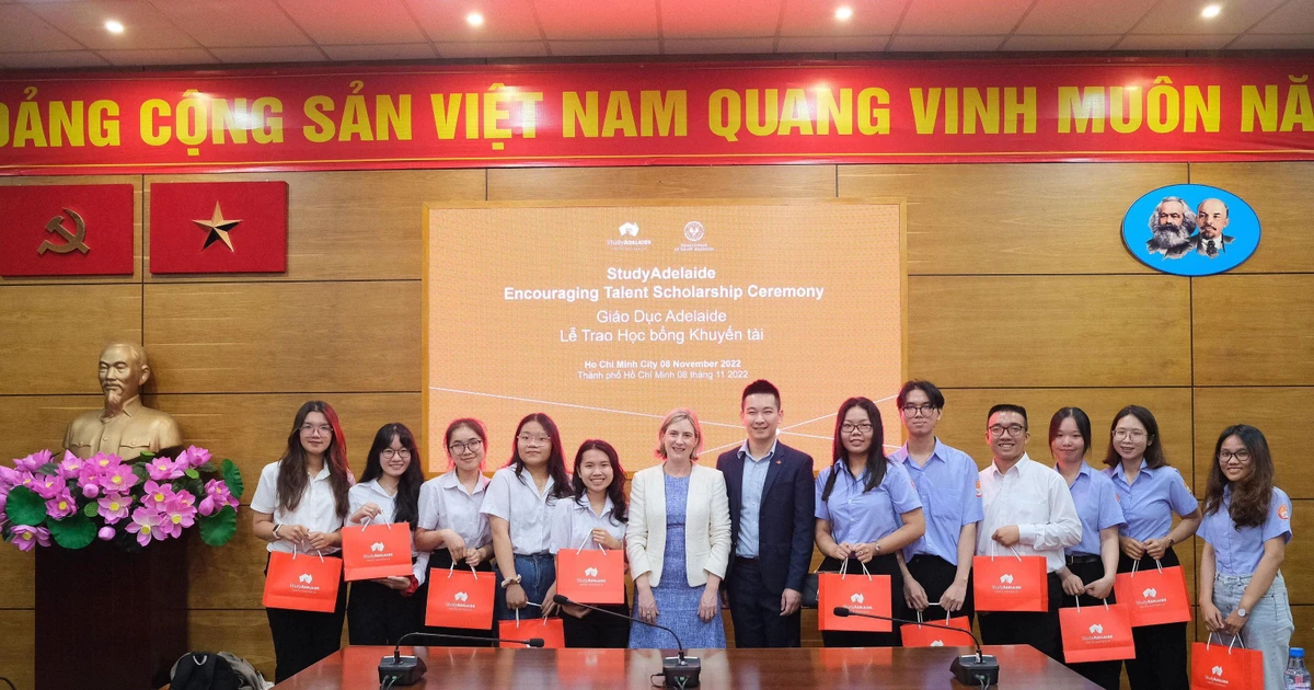 6 bạn sinh viên Việt nhận học bổng xịn từ Nam Úc, ai nghe cũng mơ ước! ✨