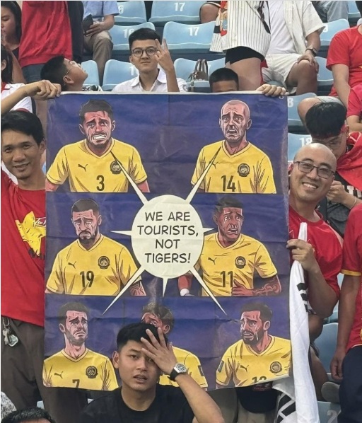 Hành động "troll" của CĐV Việt Nam là tác nhân khiến tuyển Malaysia thảm bại?