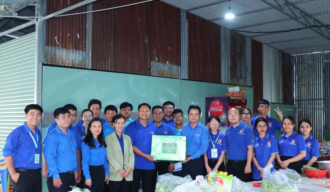 Tỉnh Đoàn Bình Dương thăm hỏi đội hình 'Mùa Hè Xanh' cực nhiệt huyết tại Tây Ninh