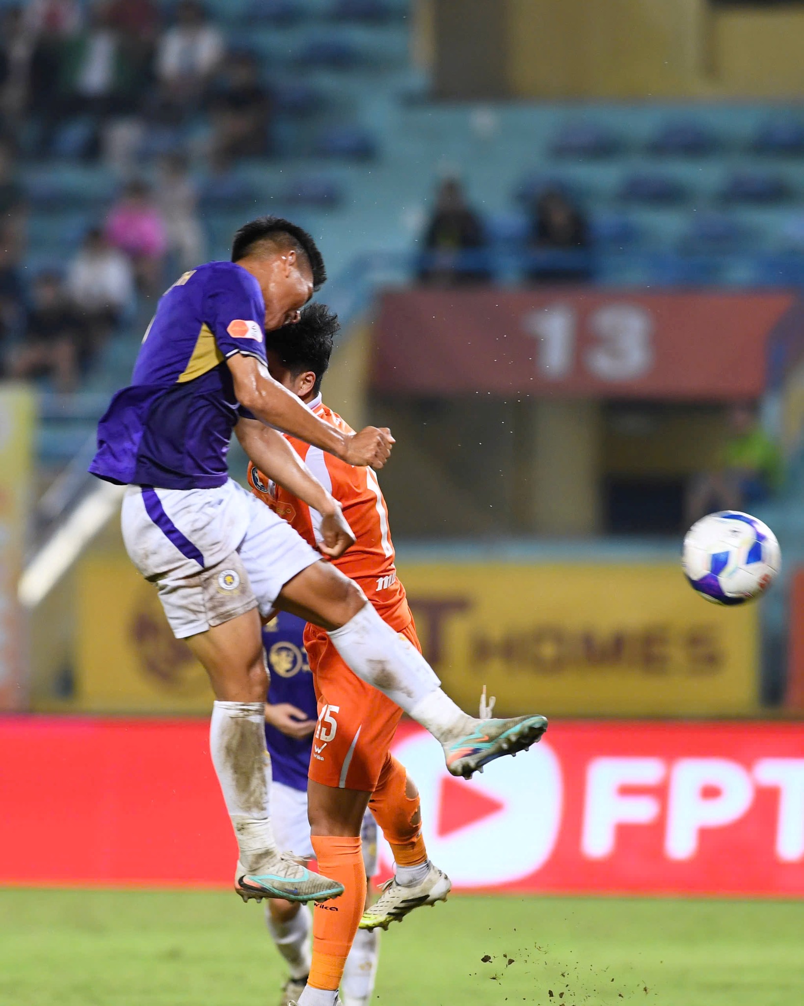Xuân Mạnh tỏa sáng, Hà Nội FC lọt top 3 V-League