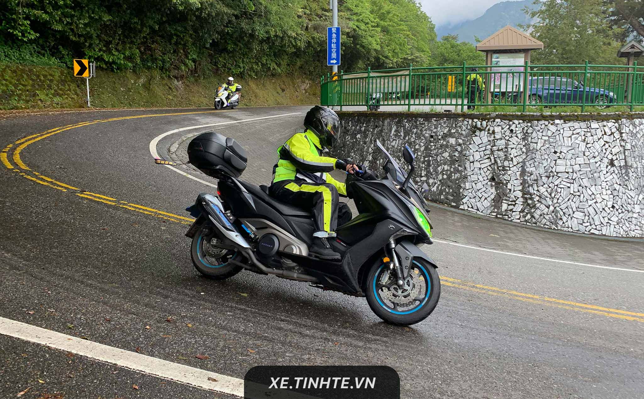 Cưỡi Kymco AK 550 phượt quanh Đài Loan - P.1: Bóc ga tét nóc trên cao tốc nè ️