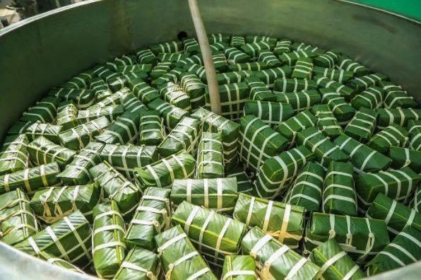 Người Hà Nội đổ xô mua máy lọc không khí, dịch vụ nấu bánh chưng thuê cháy hàng cận Tết