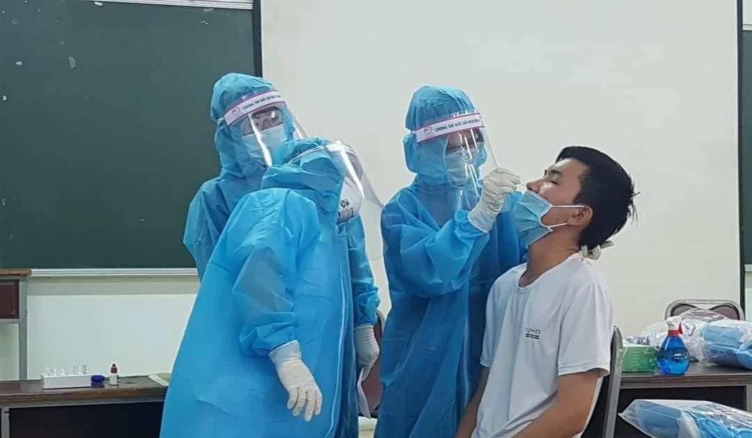 Sinh viên Y Dược Sài Gòn được "đào tạo" kỹ năng chống dịch cực xịn