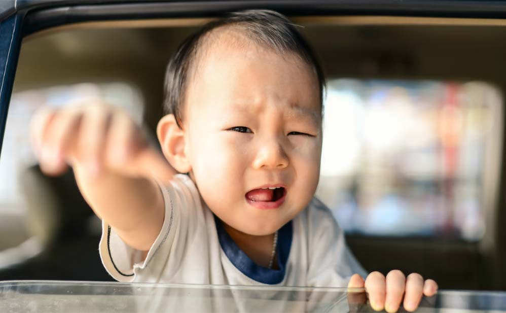 Cảnh báo gấp: Để con trong xe trời nóng = nguy hiểm chết người luôn đó các bác ơi! ⚠️