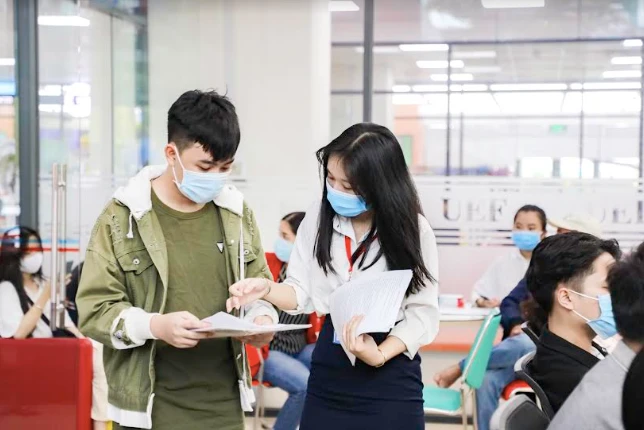 ĐH Kinh tế Tài chính TP.HCM công bố điểm chuẩn: Ngành hot nhất chạm mốc 24 điểm