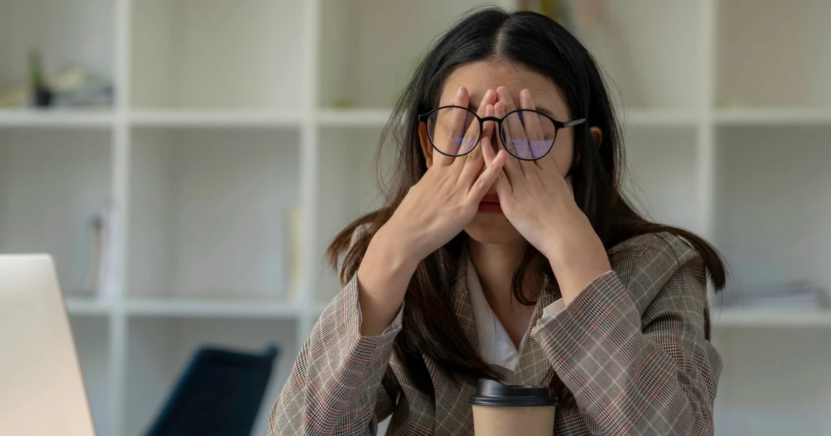 Gen Z Anh đang "loạn cào cào": thất nghiệp tăng vọt, sức khỏe đi xuống không phanh