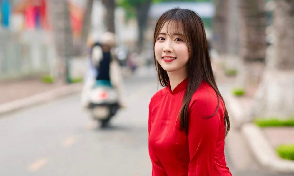 Cô giáo gen Z visual 'thần tiên tỷ tỷ' khiến dân tình choáng váng với thành tích tiếng Nhật và tiếng Anh đỉnh của chóp