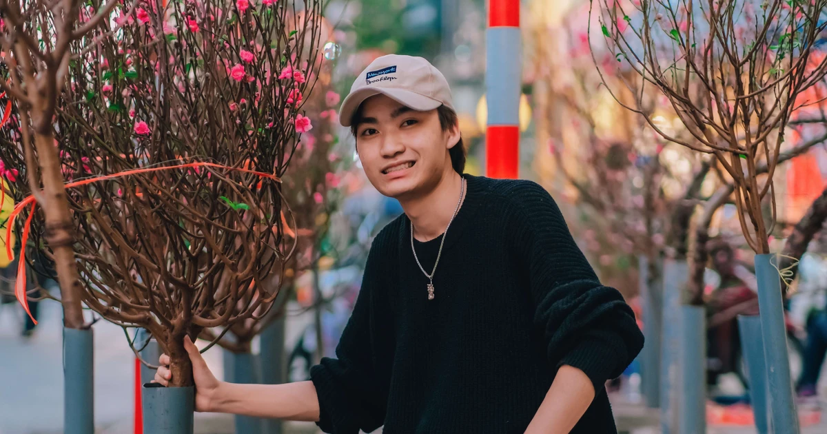 Giới trẻ "cày cuốc" xuyên Tết kiếm bạc triệu mỗi ngày