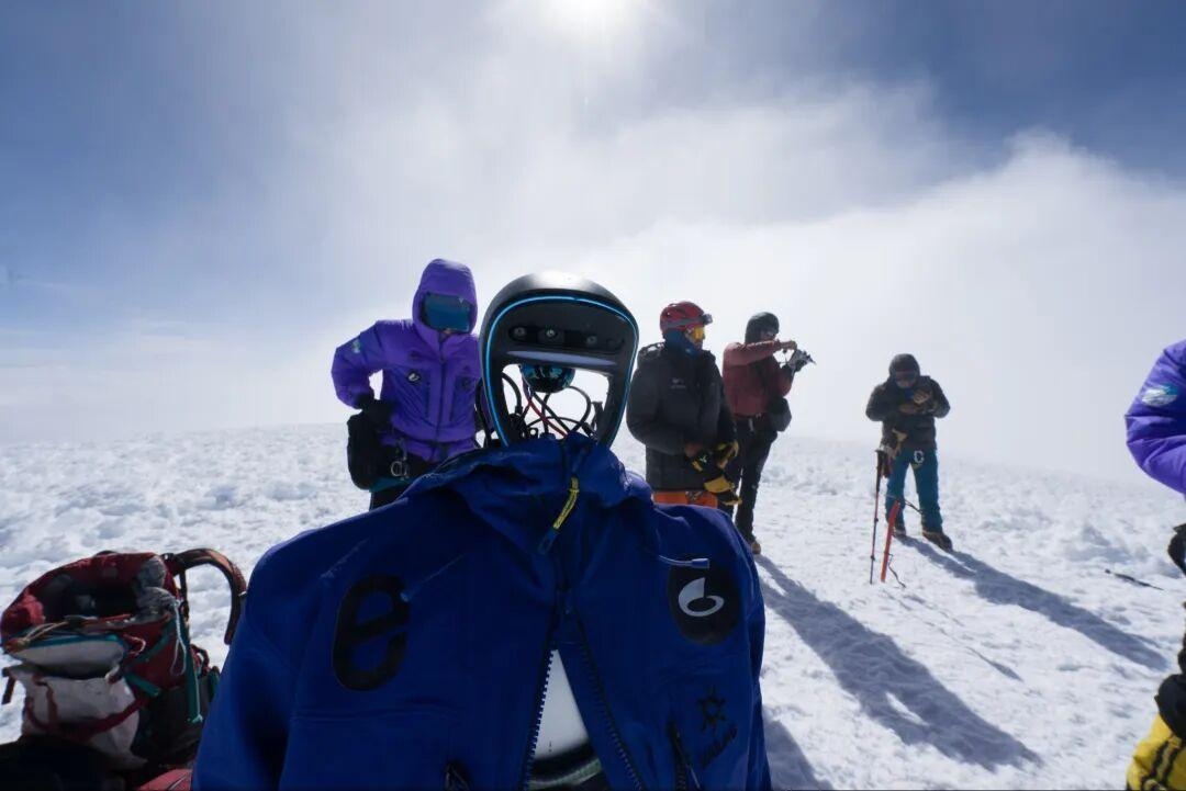 Robot hình người lần đầu chinh phục núi 6000m, chuẩn bị "flex" luôn đỉnh Everest ️
