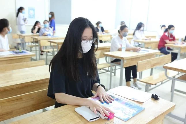 Trường ĐH Hoa Sen thả thính điểm chuẩn 2021 rồi nè!