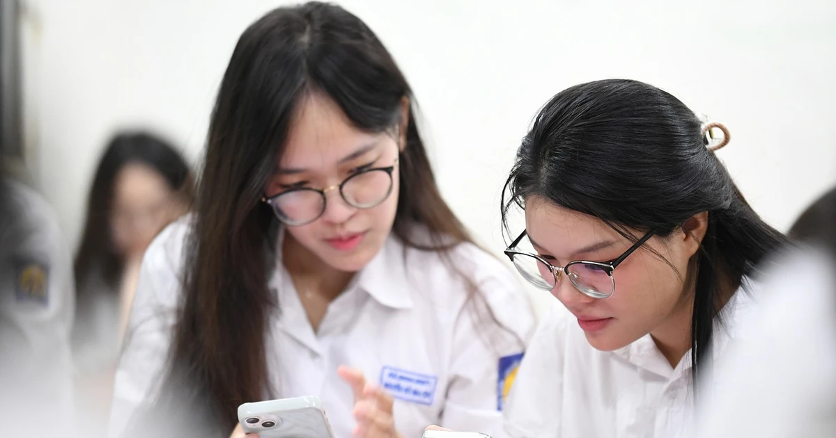 Lớp học THPT Nguyễn Trãi bỗng chốc thành "sân khấu" tiếng Anh cực xịn