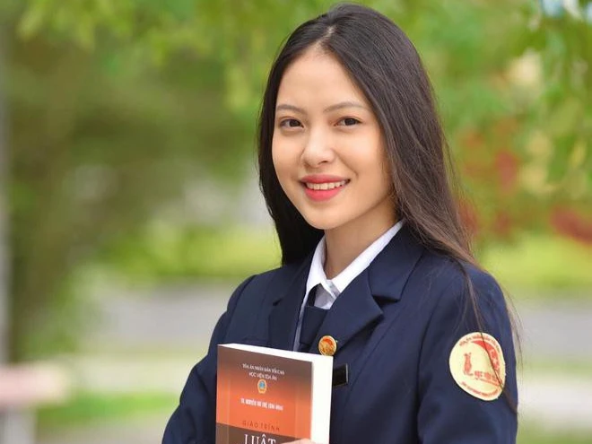 Học viện Tòa án thả thính tuyển sinh 2021: Điểm chuẩn khủng, yêu cầu ngoại hình cực gắt ⚖️