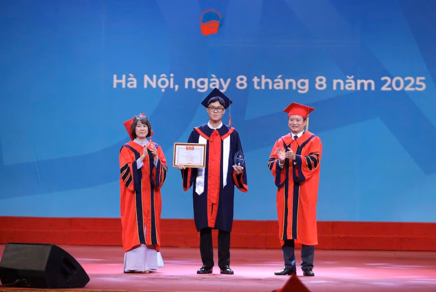 ce45556c3cd6ca8703df.jpg