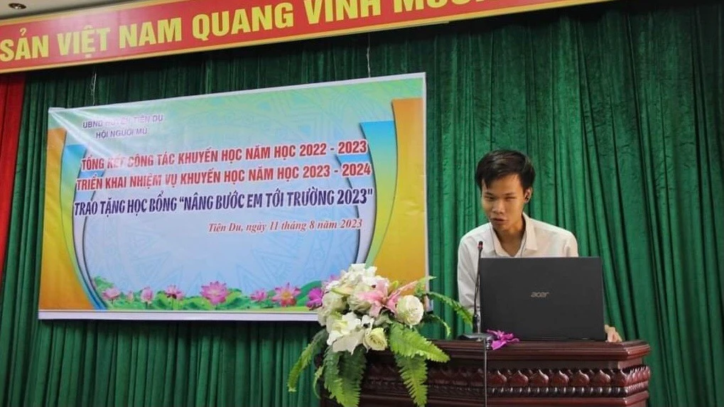 Chàng sinh viên khiếm thị gốc Bắc Ninh với nghị lực vượt khó và trái tim sống vì cộng đồng