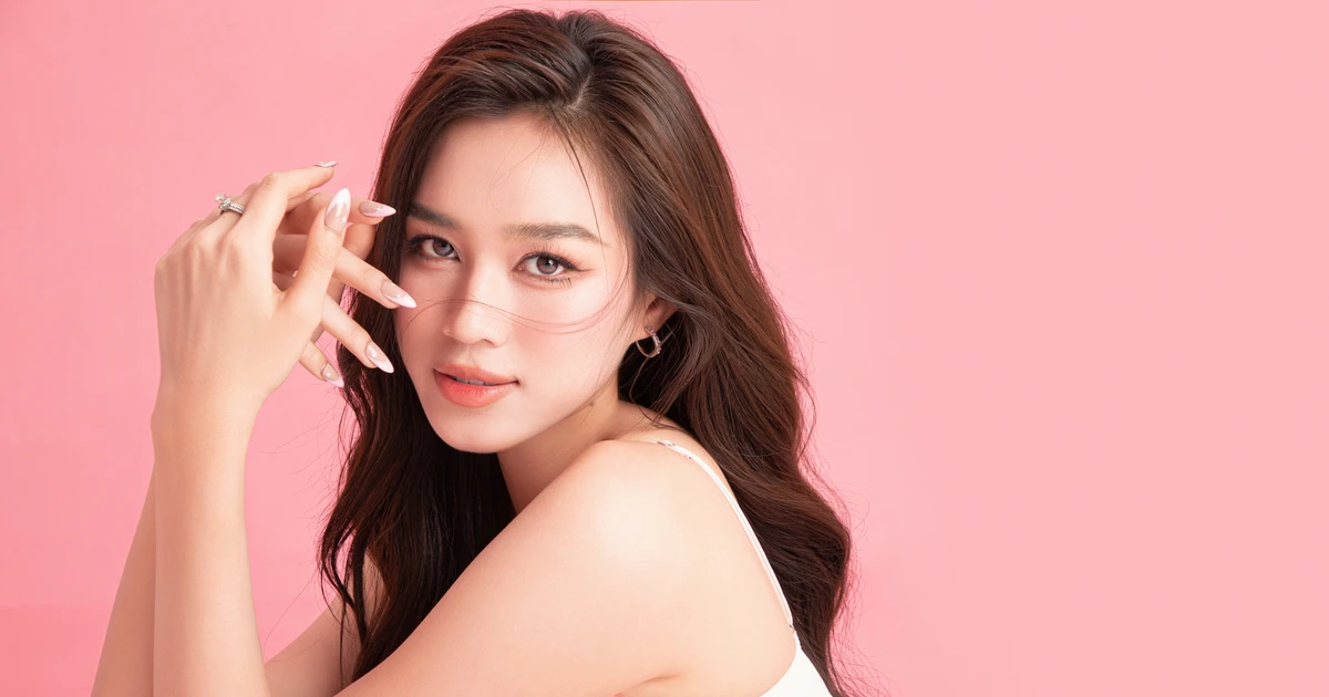 Nàng Hậu xứ Thanh Đỗ Thị Hà đón tuổi mới với bộ ảnh chân dài 1m11 khiến dân tình không rời mắt