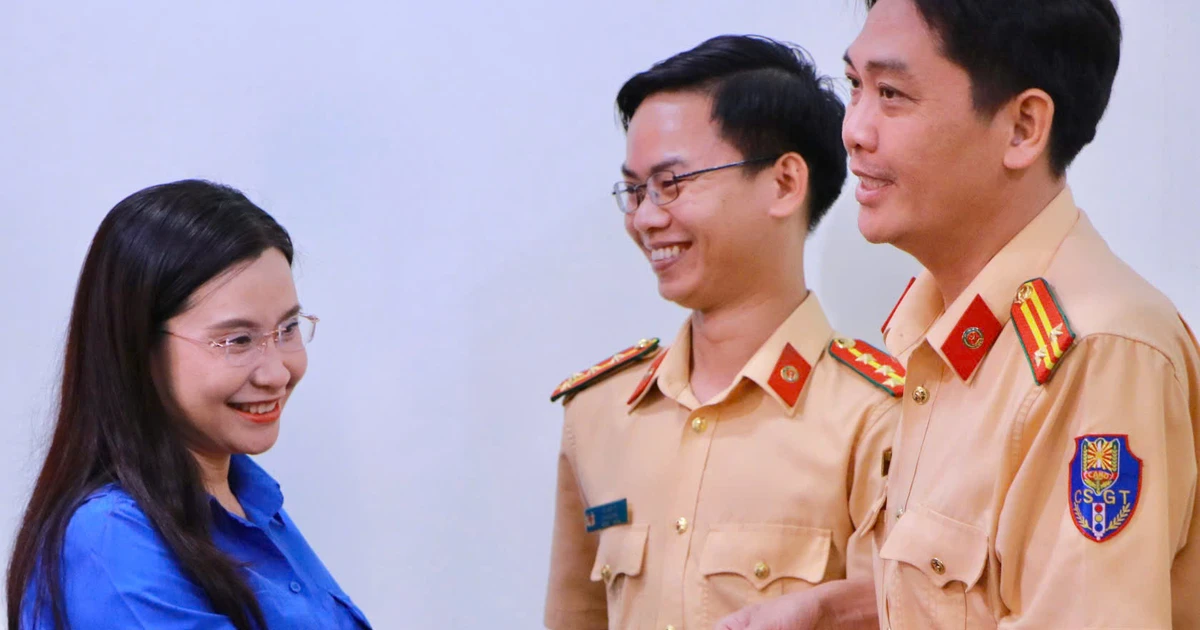 Lãnh đạo Trung ương Đoàn ghé thăm và chúc Tết anh em CSGT Bình Dương, ấm lòng quá đi mất