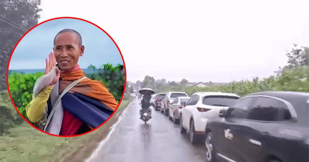 Ô tô xếp hàng dài cả cây số, dân lại đổ về Gia Lai xem ông Thích Minh Tuệ khất thực: Chi tiết bất ngờ