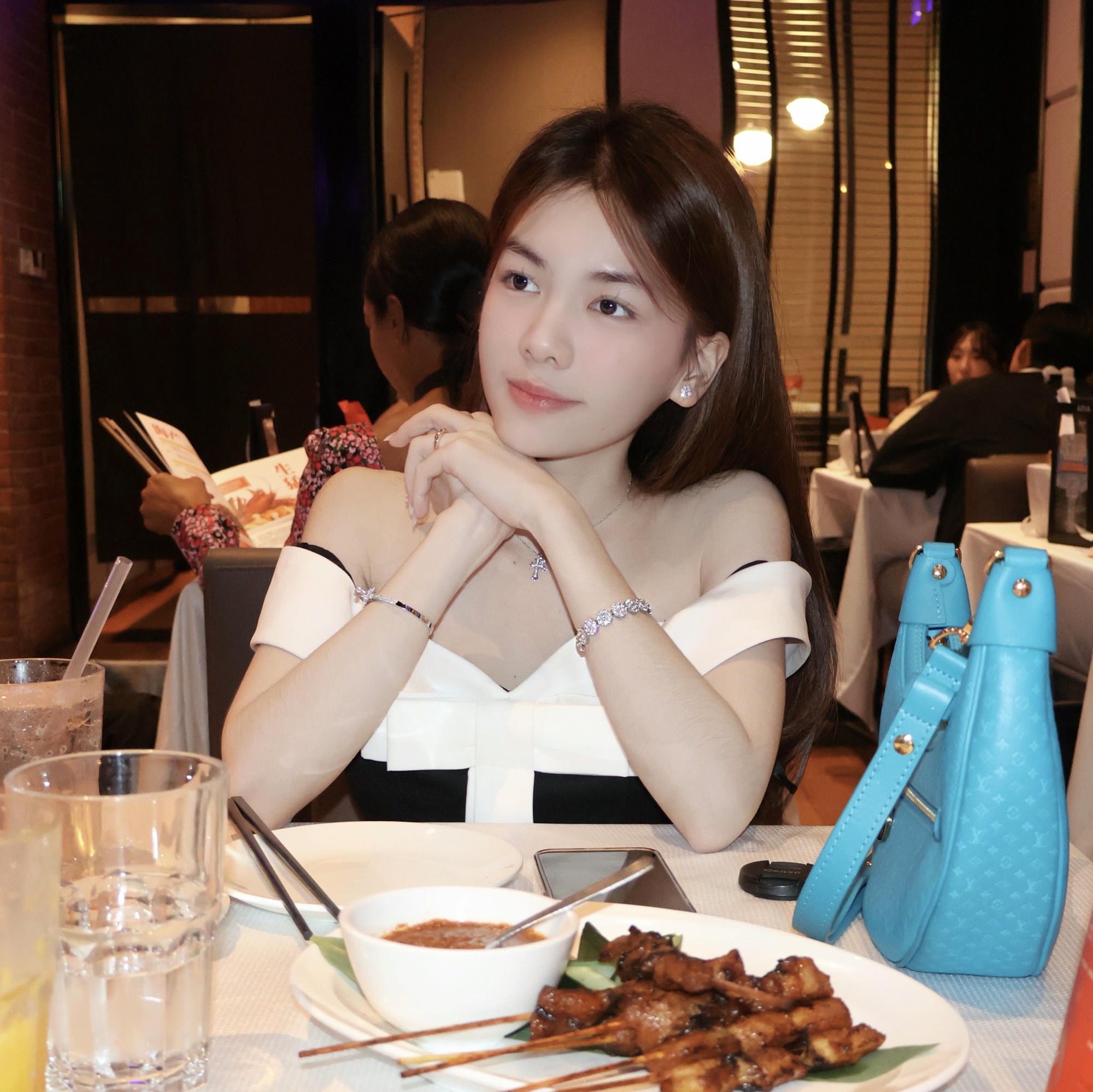 d5159fb3d0d37ba40585.jpg