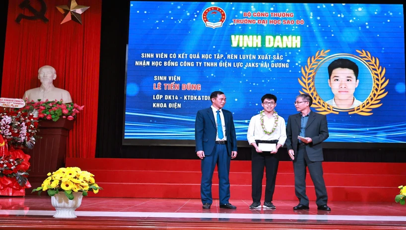 Chàng sinh viên ĐH Sao Đỏ cháy hết mình với đam mê học tập và nghiên cứu khoa học