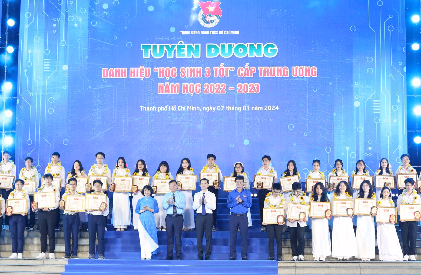 d5f0dce1a8d611216a08.jpg