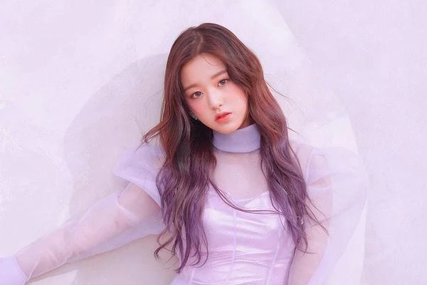 Idol có visual "đỉnh của chóp" ngoài đời được gọi tên, dân tình ngỡ ngàng vì quá xinh