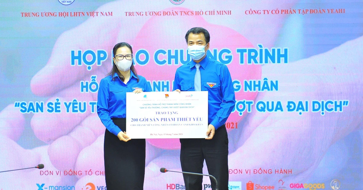 Trợ giá đồ thiết yếu cho anh chị em công nhân - San sẻ yêu thương mùa dịch