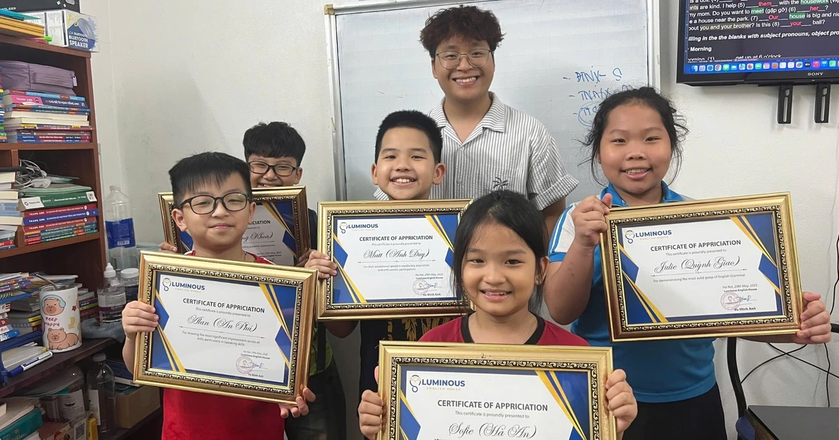 Thầy giáo Gen Z từ học sinh giỏi Địa lý đến ông chủ trung tâm tiếng Anh với gần 100 học trò