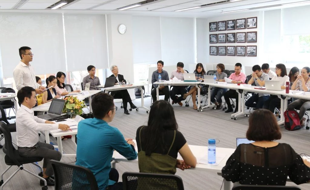 Chương trình Học giả Fulbright Việt Nam 2022 mở cổng tuyển - cơ hội bay sang Mỹ đây rồi! ✈️